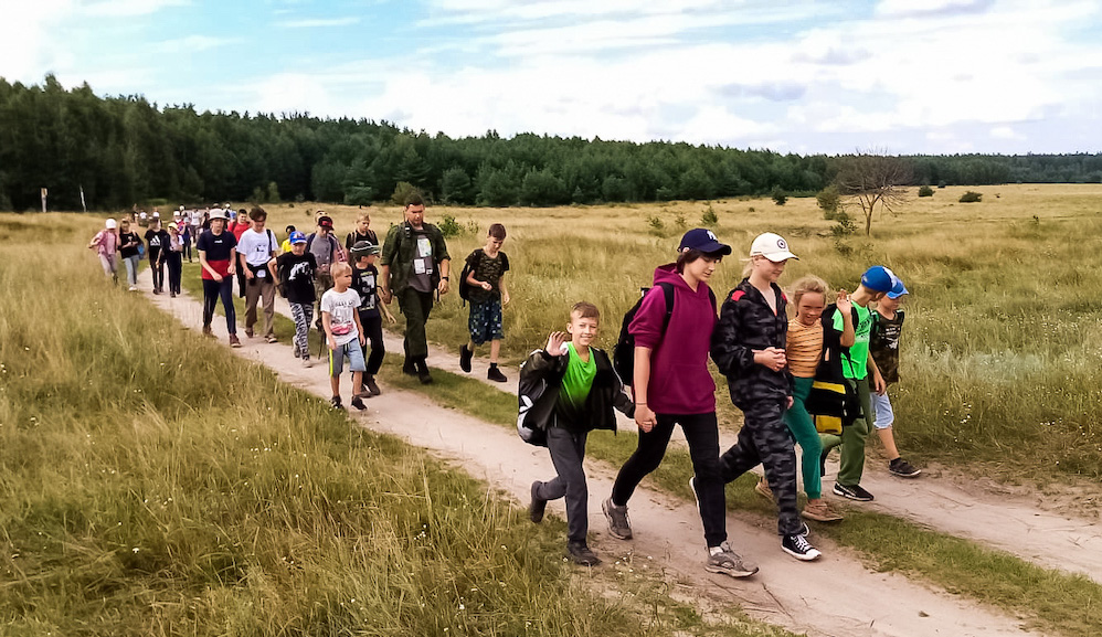 Вместе весело шагать по просторам