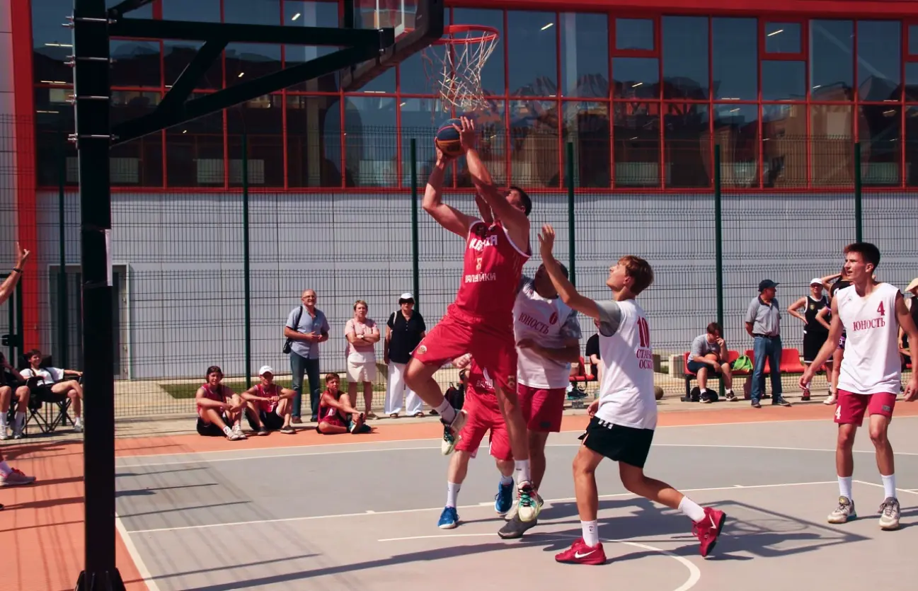 Дворовый баскетбол